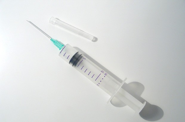 a picture of a syringe